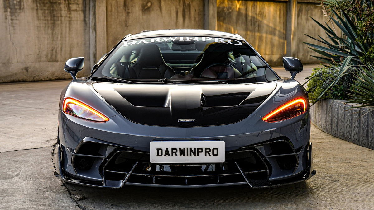 槍灰色 McLaren 正面，影片封面